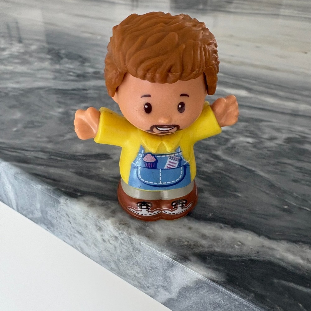 Fisher-Price DRL42 Little People Barista Baker Dad Brown Hair 2016 Figure